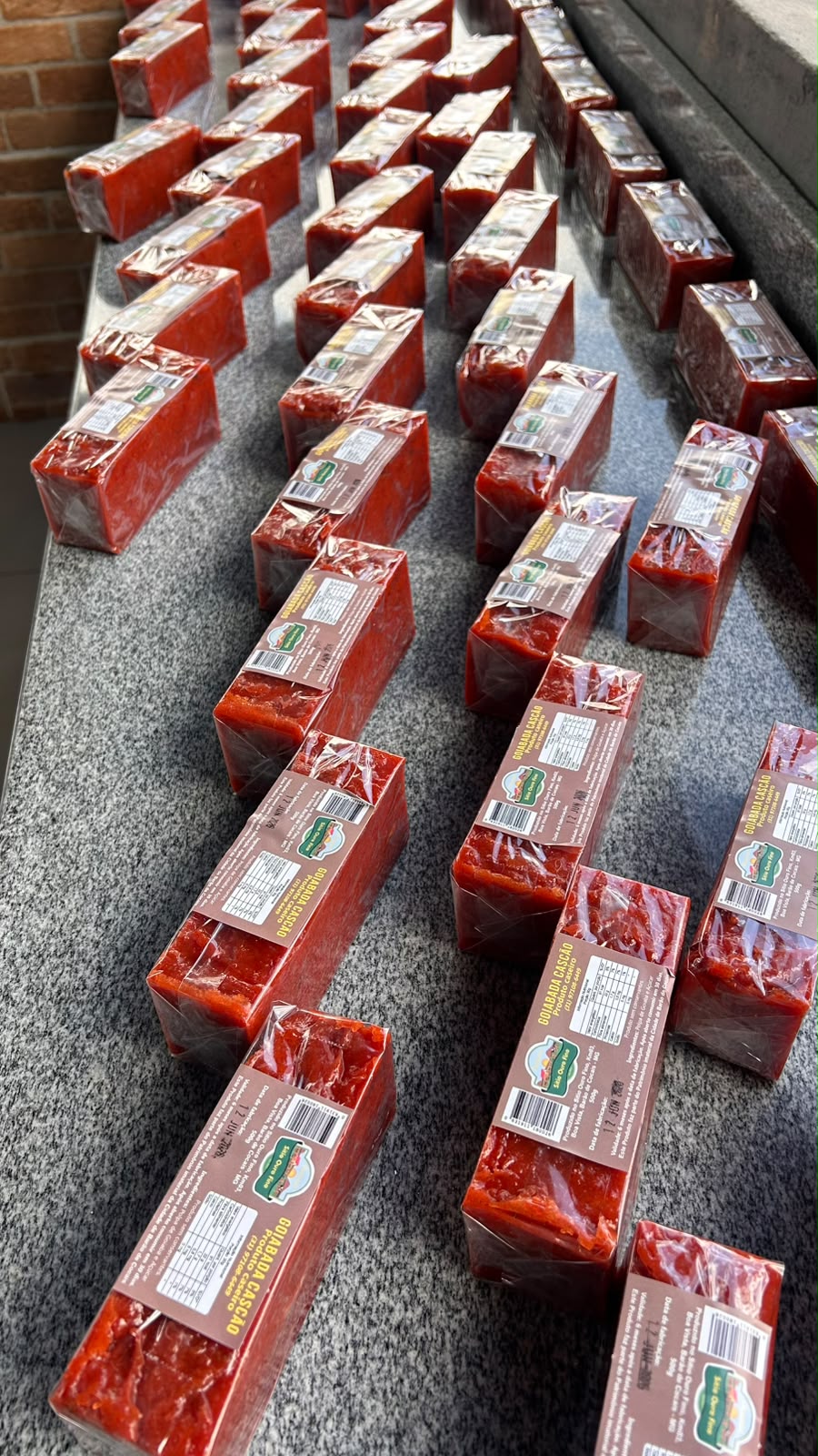 Goiabada cascão produzida e embalada em Cocais